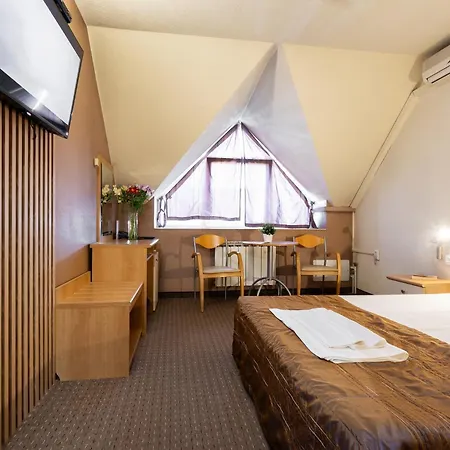 брод - безплатен паркинг 3*